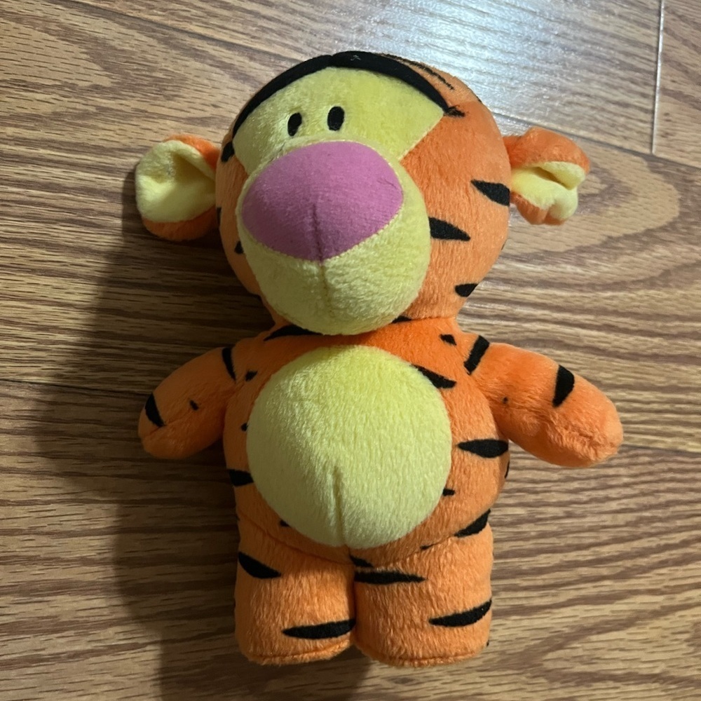 2006 Tigger Plush